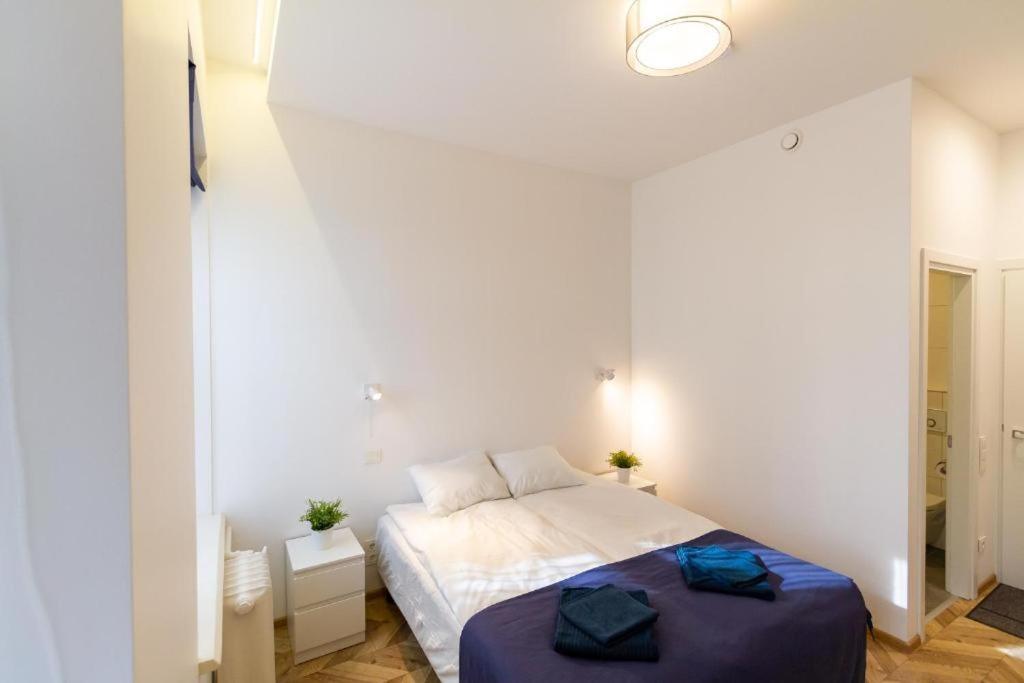 Hot Spot Apartments! Апартаменты