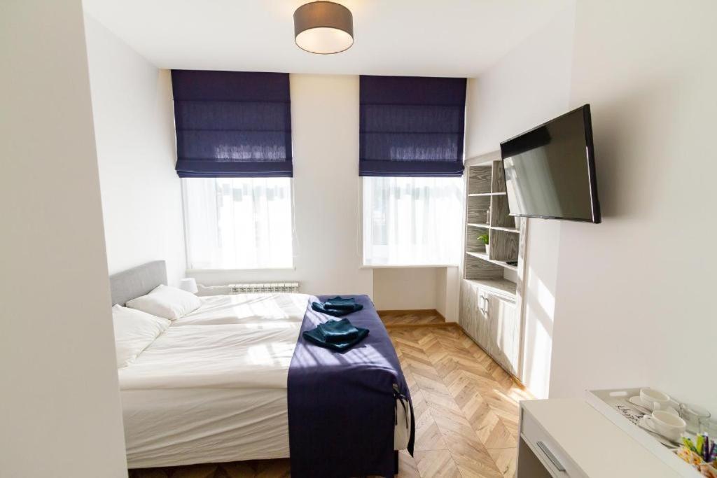 Hot Spot Apartments! *